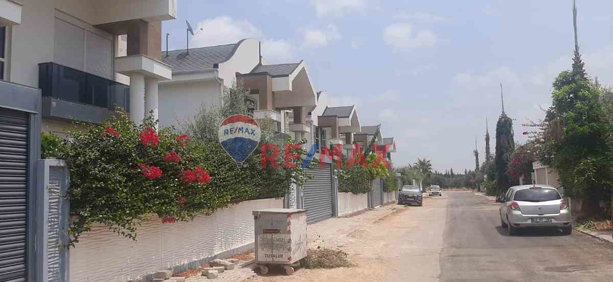 ANTALYA DÖŞEME ALTI SİTE İÇERİSİNDE 4+1 LÜKS EŞYALI KİRALIK VILLA