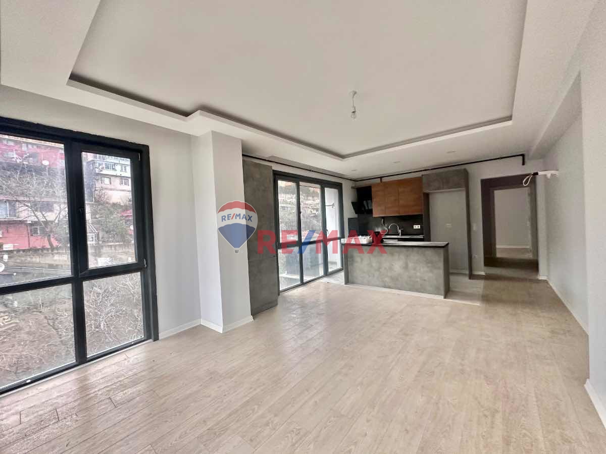 ÜSKÜDAR TUANA PRESTİJ EVLERİNDE BOŞ 2+1 BALKONLU SATILIK DAİRE