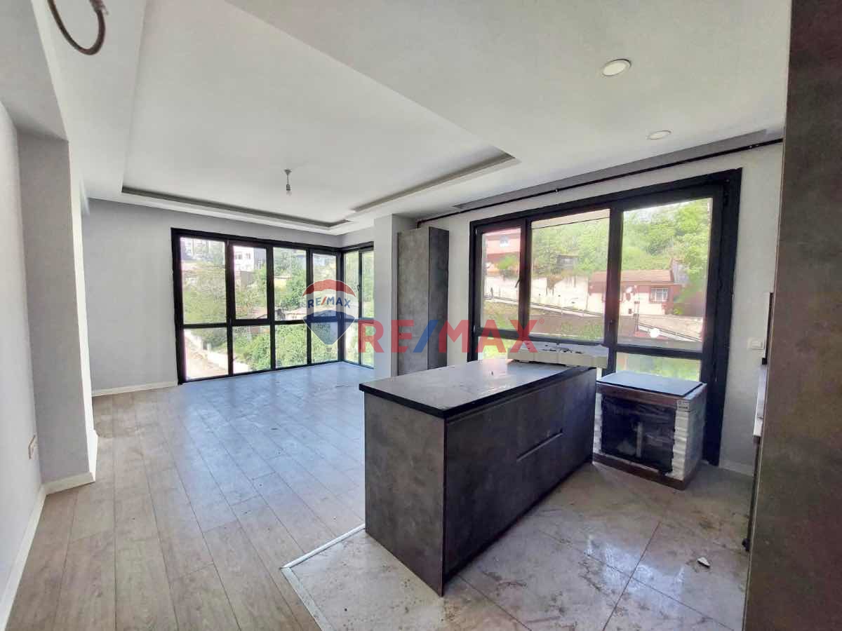 ÜSKÜDAR TUANA PRESTİJ EVLERİNDE BOŞ 2+1 BALKONLU SATILIK DAİRE