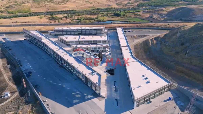 MEGA ŞAŞMAZ OTO AVMDE YEMEK KATINDA DÜKKAN