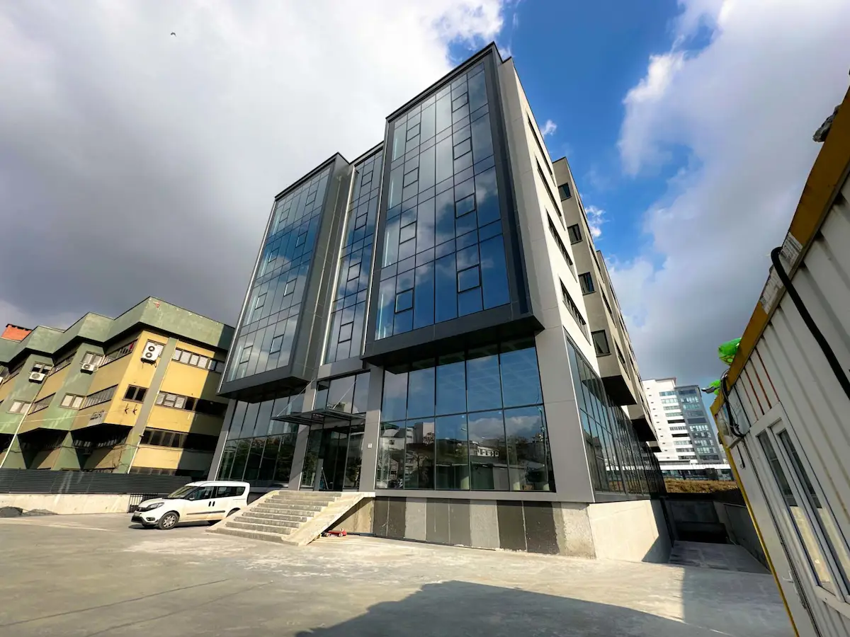 REMAX EBRU'DAN BASINEKSPRESE PARALEL İSKANLI EMSALSİZ BİNA 2