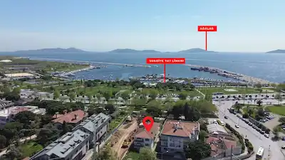 SAHİL YOLUNA DENİZE SIFIR GENİŞ BAHÇELİ 1000 M2 TRİPLEX VİLLA