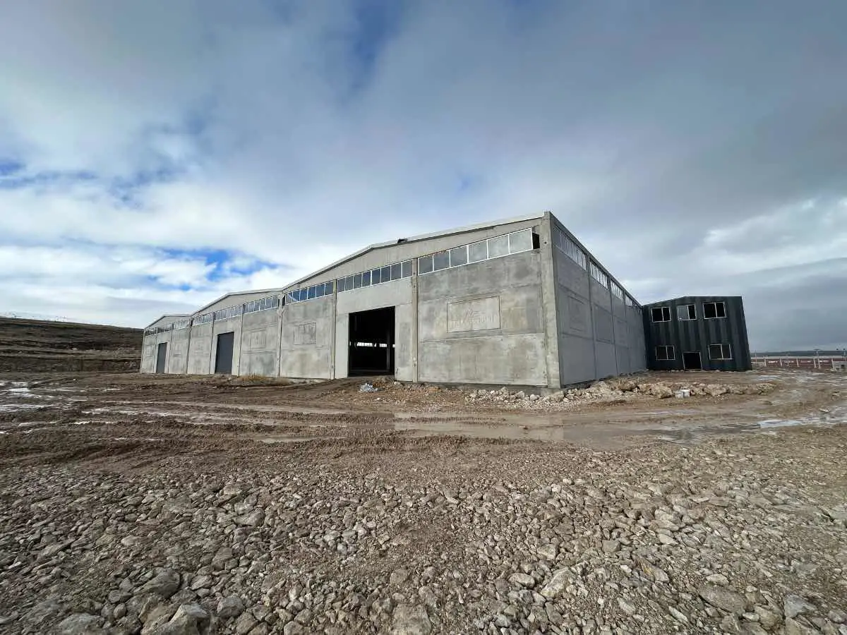 AFYONKARAHİSAR ŞUHUT OSB'DE 6580M2 KAPALI ALANLI KİRALIK SIFIR FABRİKA