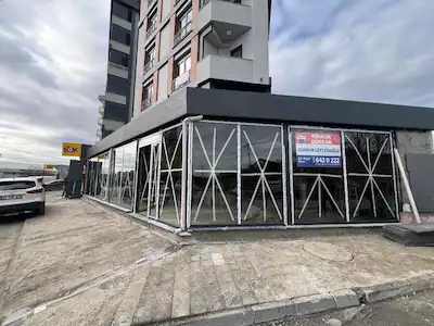 ÇATALMEŞE MAH. KÖŞE BAŞI GENIŞ VİTRİN'Lİ KİRALIK DÜKKAN MAĞAZA
