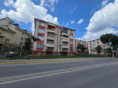 DERİNCE 60 EVLER ÖZGE BİLGE SİTESİ SATILIK 3+1 BOŞ DAİRE