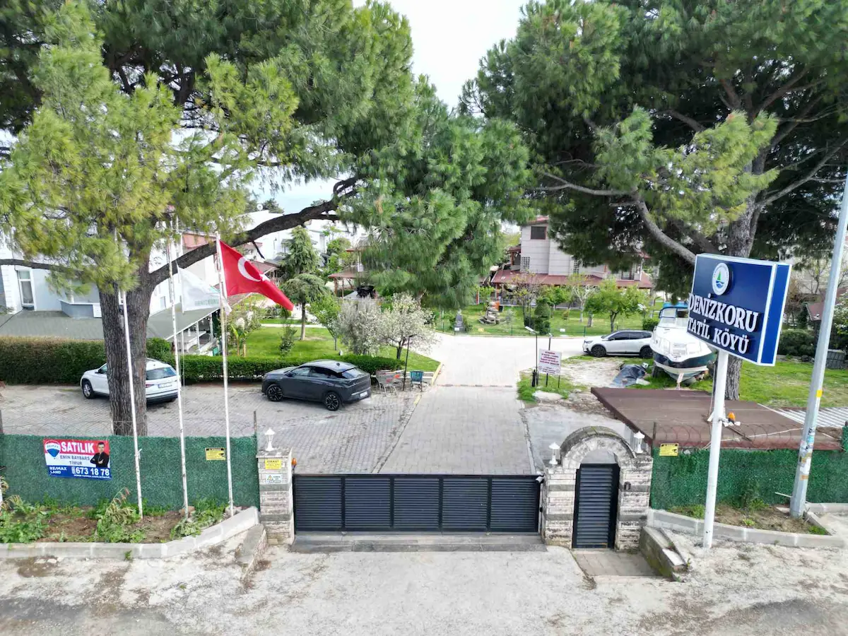 YENICE DENIZKORU'DA İSKELELI VE HAVUZLU DENIZE SIFIR TRİPLEKS VİLLA 