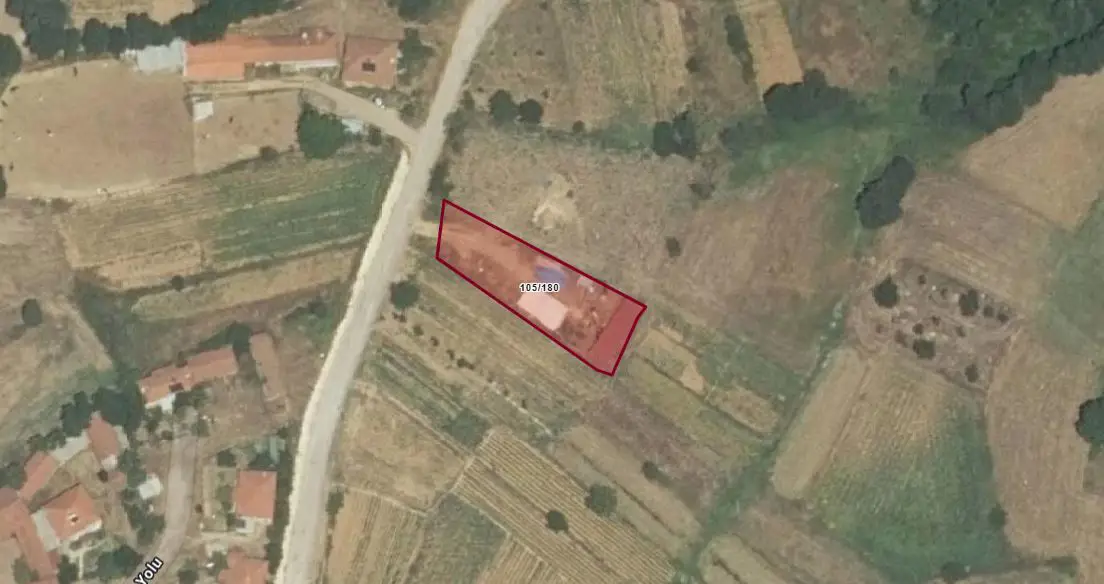 REMAX MİD YENİCE SAZAK KÖY İÇİNDE 753 M2 SATILIK TARLA