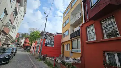 BEYKOZ MERKEZDE KISMI DENIZ MANZARALI IÇI YENILENMIŞ 2+1 ARA KAT DAIRE