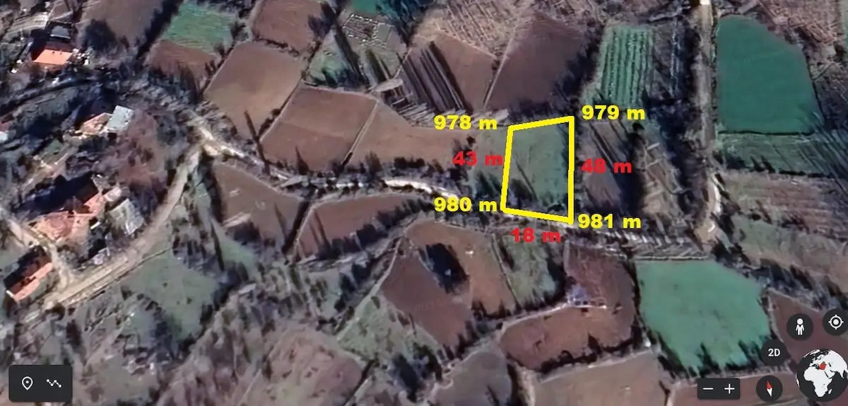 UŞAK, BANAZ, KAYLI KÖYÜNDE, KÖY İÇİ VE YOLA CEPHE SATILIK 823 M2