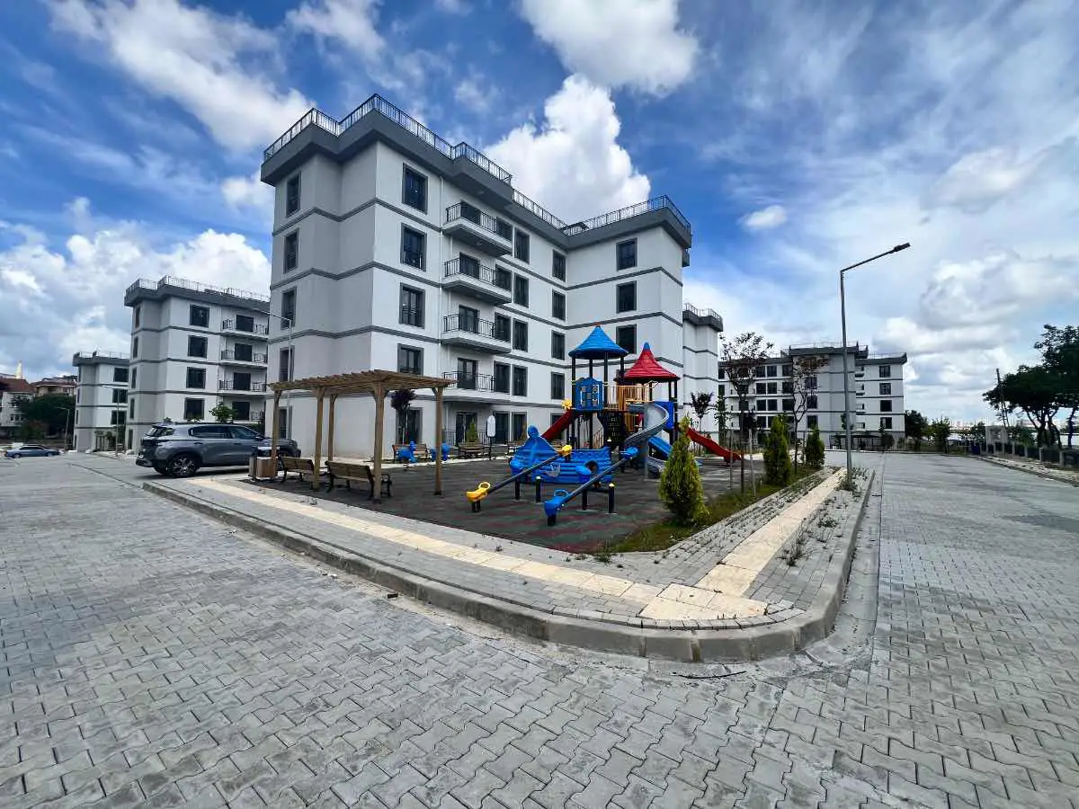REMAX TURAN ŞAHİN'DEN SANCAKTEPE SARIGAZİ TOKİ'DE 1.KAT SATILIK 3+1 DAİRE