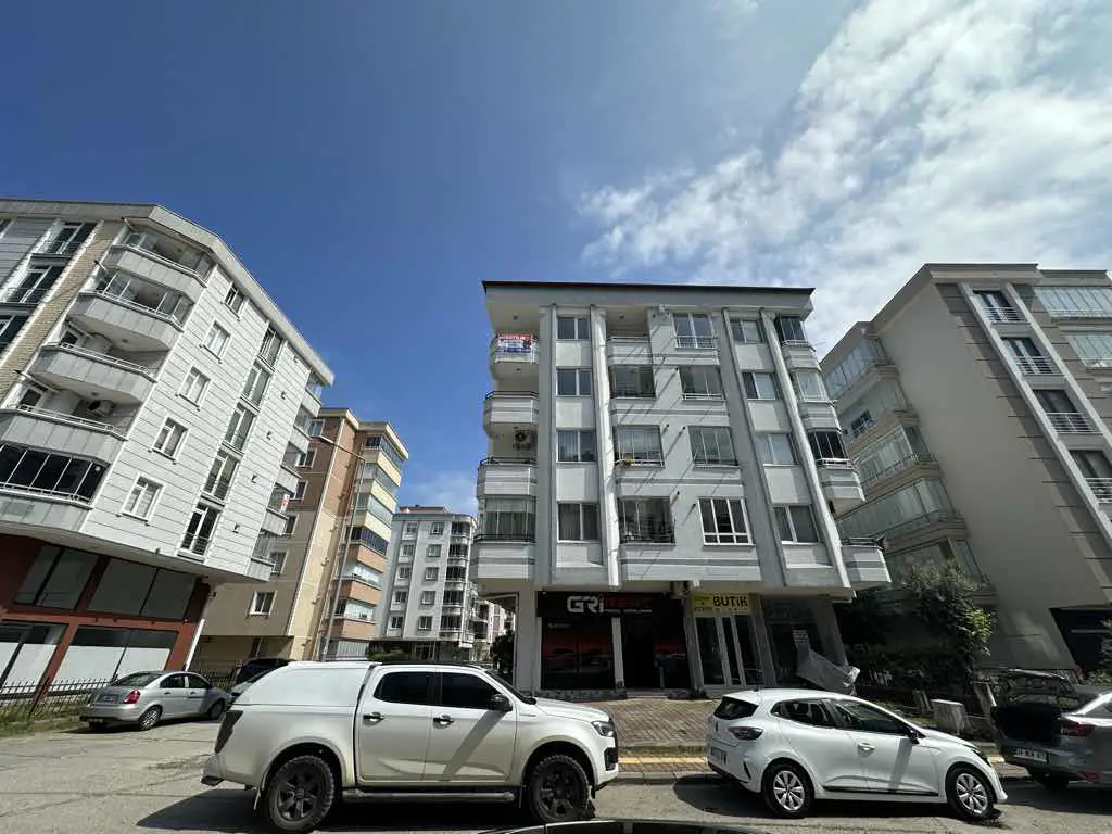 REMAX PALA BARLAS GÜRLER'DEN ANA YOLA YAKIN FIRSAT 3+1 DAİRE