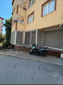 FERHATPAŞA MAHALLESI’NDE KIRALIK 90 M² GENIŞ CEPHELI DÜKKAN