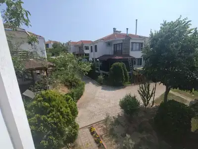 SAROSTA EŞSİZ KONUM KADIKÖYSİTEİÇİ YATIRIM/OTURUM İÇİN 4+1 VİLLA