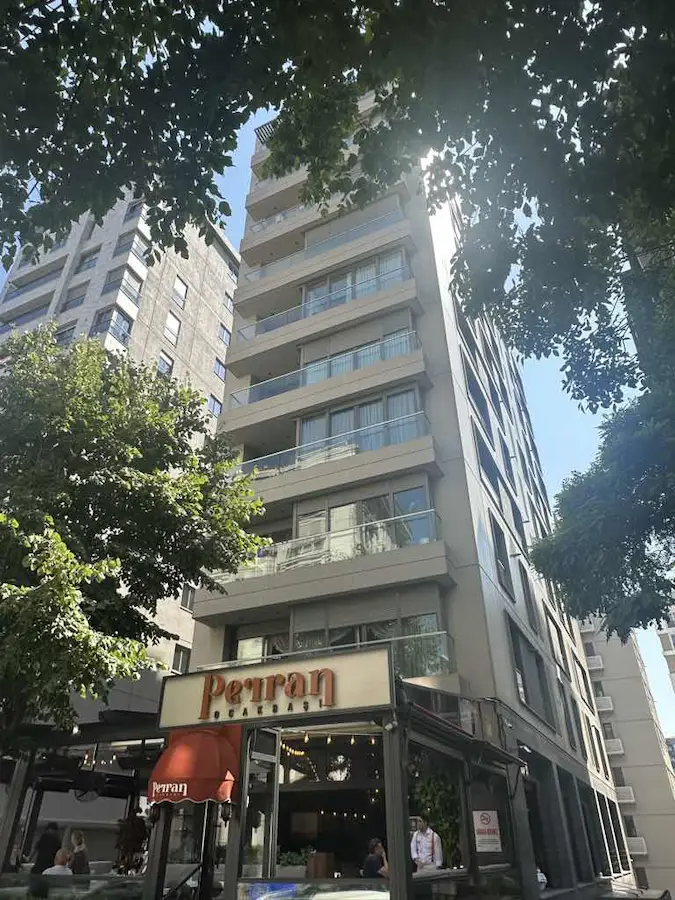 CADDEBOSTAN SAHİLE YAKIN MİMARİ TASARIMLI SATILIK LÜKS DAİRE