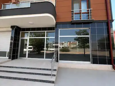 YENIŞEHIR’DE KÖŞE KONUMDA 96 M² DEPOLU KIRALIK İŞ YERI