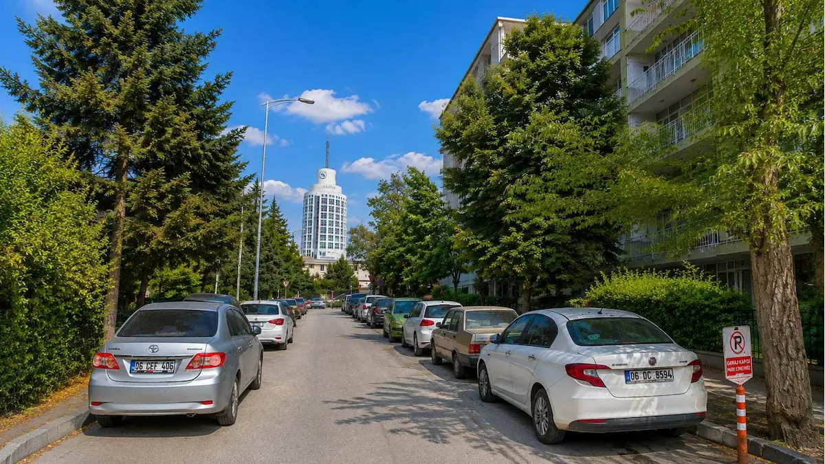 KATİP ÇELEBİ SOKAKTA MERKEZİ KONUMDA 3+1 KİRALIK DAİRE