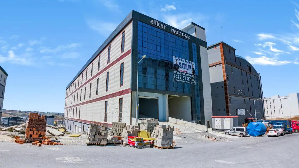 DELİKLİKAYA'DA 20.086M² TÜM KATLARA ARAÇ GİREN SATILIK FABRİKA