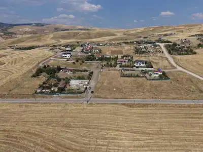 ELMADAĞ HASANOĞLAN HAVUZBAŞI SATILIK KÖŞE PARSEL İMARLI