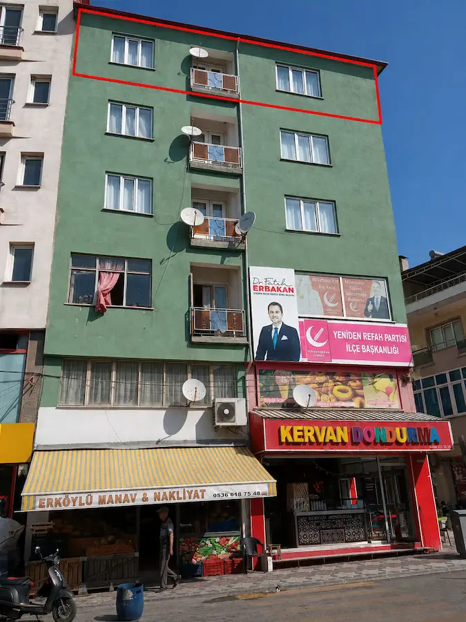 MANİSA DEMİRCİ SATILIK ÇEREŞENİN GÖBEĞİNDE DAİRE