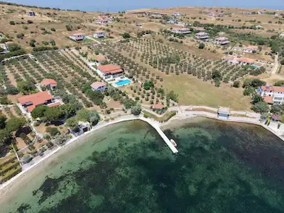 EKINLIK ADASI'NDA DENIZE SIFIR, HAVUZLU ÖZEL İSKELELI MALIKÂNE