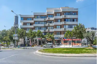 REMAX GELİŞİMDEN ANA CADDE ÜZERİ SATILIK OFİS