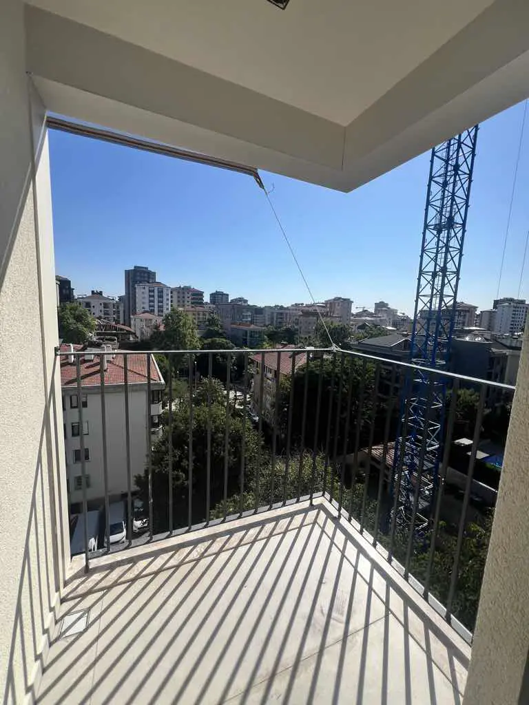 FENERYOLU’NDA BAĞDAT CADDESİNE 2. BİNA BALKONLU 2+1 SIFIR DAİRE