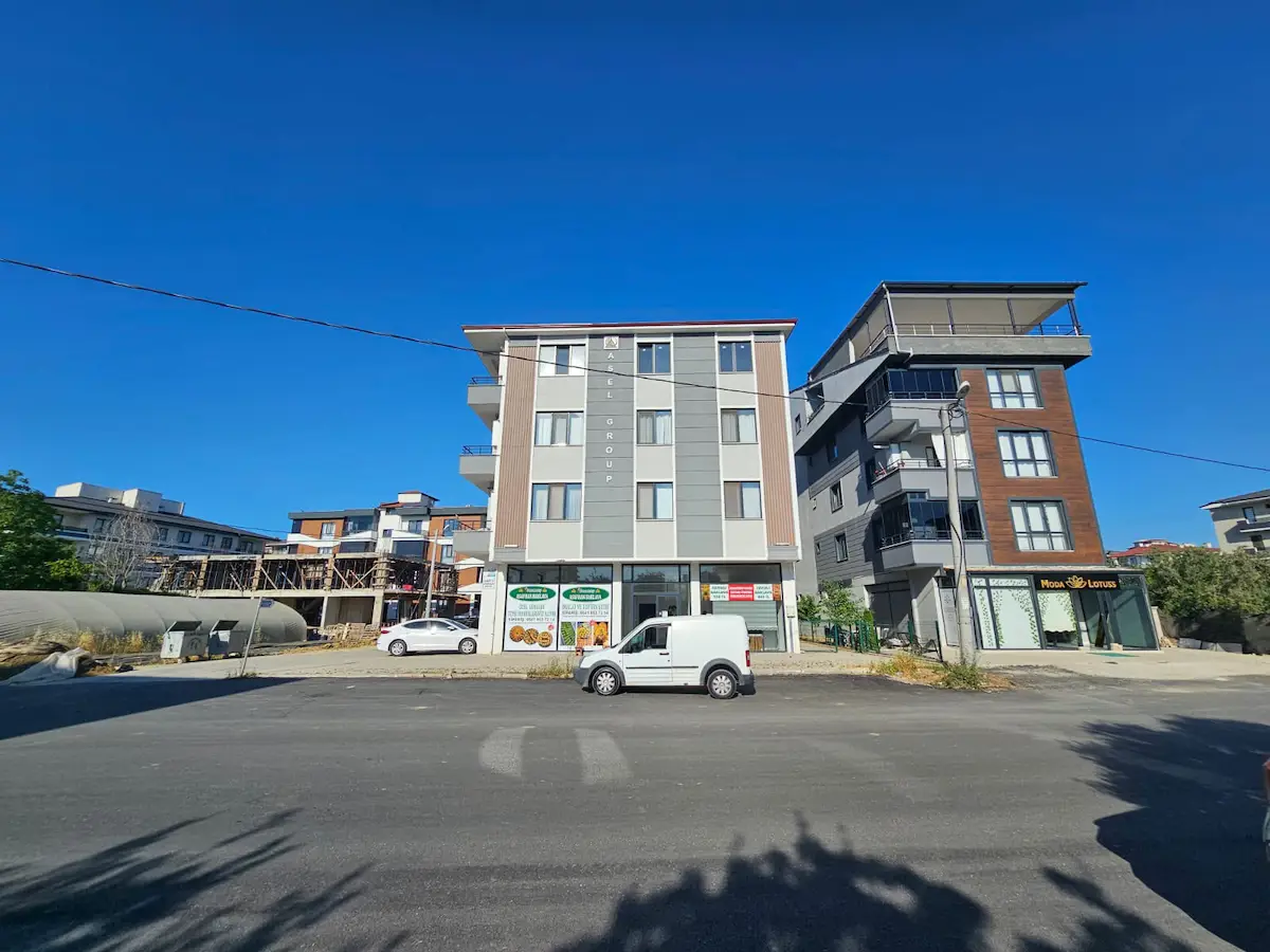 ÇİFTLİKKÖY M.AKİF'TE CADDE ÜSTÜ KİRALIK 3+1 DAİRE