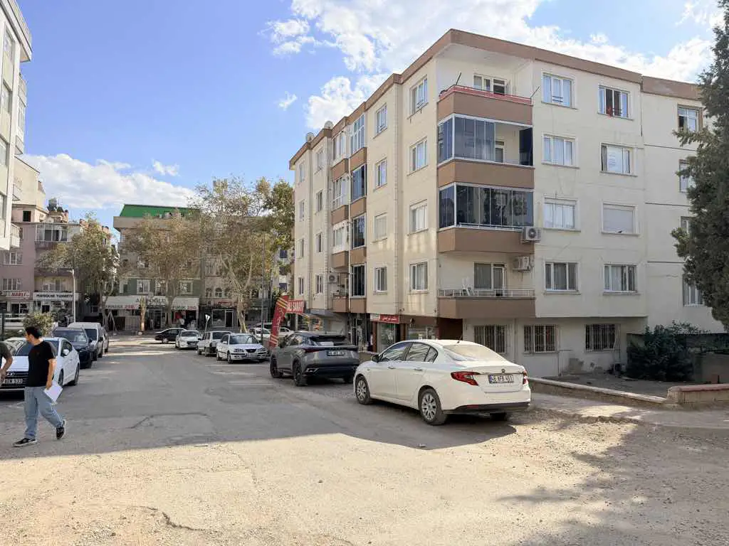 DULKADİROĞLU’NDA 3+1 | 150 M² BRÜT | BALKONLU | DOĞALGAZ KOMBİLİ | KREDİYE UYGUN