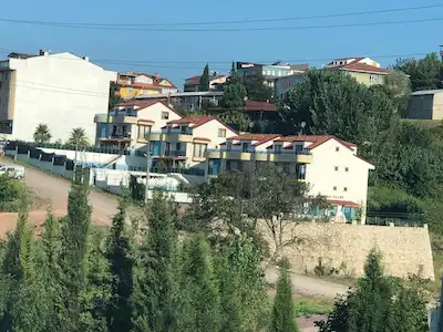 DERİNCE ÇINARLI’DA FARKLI İŞLETME MODELLERİNE UYGUN, ÖZEL DONATILARA SAHİP KİRALIK TESİS