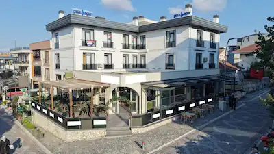 REMAXMAVİ FERYA KUTLUĞ MAVİ DURAKTA 1000M2 KİRA GETİRİLİ CAFE&SPOR SALONU