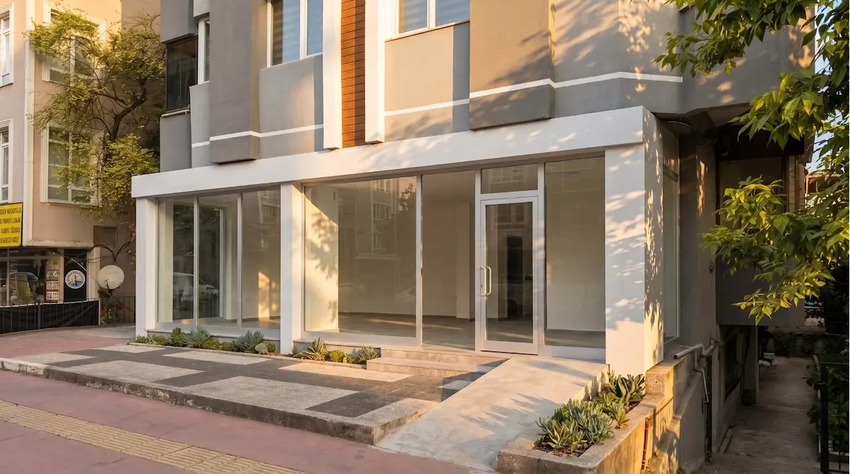 SAADET CADDESİNDE ADALET SARAYI'NA 180M MESAFEDE KİRALIK DÜKKAN