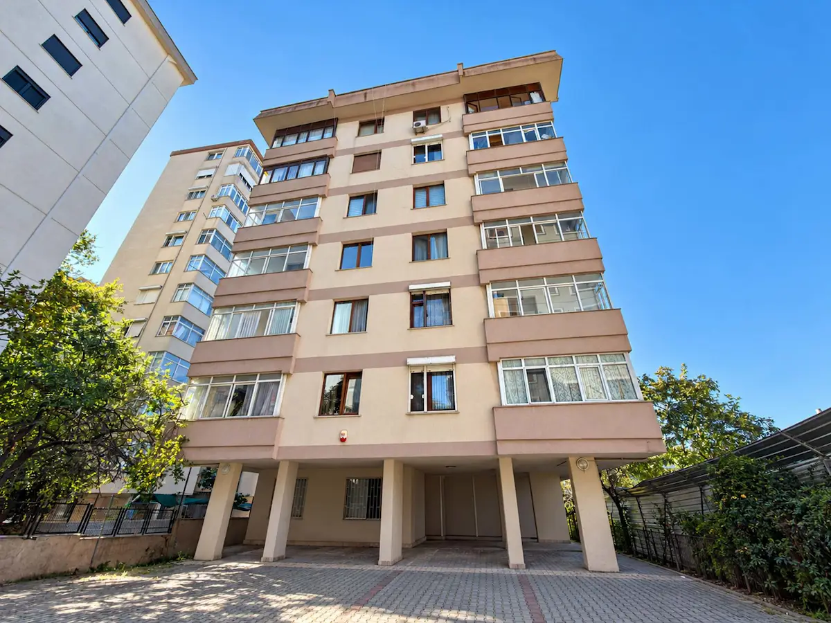 KADIKÖY SÖĞÜTLÜÇEŞME'DE MARMARAY YAKINI 3+1 135 M² DAİRE