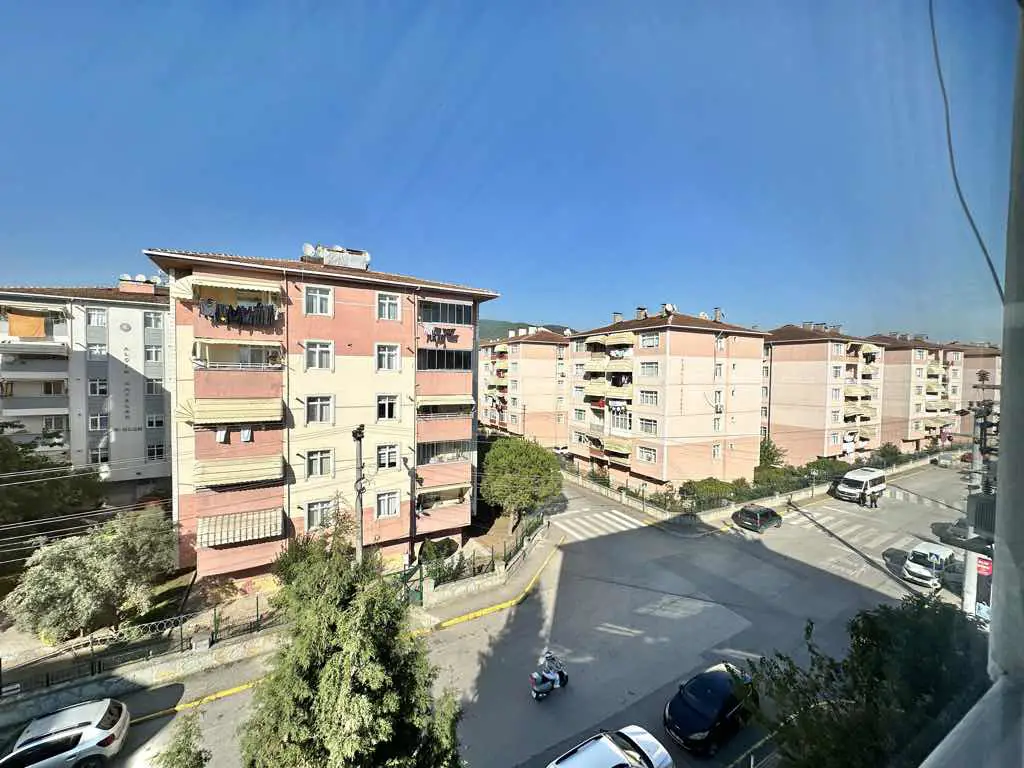 İZMİT OTOBÜS VE SERVİS GÜZERGAHLARINA YAKIN
SIFIR MODERN EŞYALI YÜKSEK KİRA GETİRİLİ