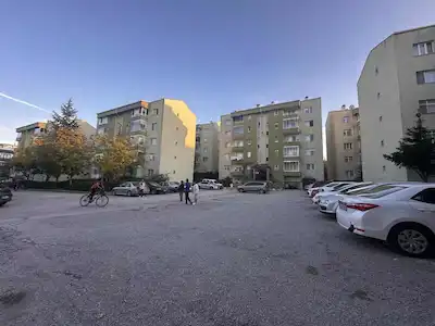 GÖLBAŞI’NDA SİTE İÇİNDE 3+1 | EN ÜST KAT | GÜNEY-BATI CEPHE | BALKONLU