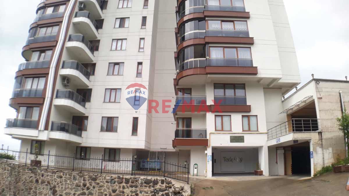 7250 RIZE ÇIFTEKAVAKTA,SITE IÇINDE,DENIZ MANZARALI,3+1 SATILIK LÜKS