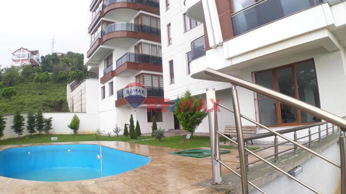 7250 RIZE ÇIFTEKAVAKTA,SITE IÇINDE,DENIZ MANZARALI,3+1 SATILIK LÜKS