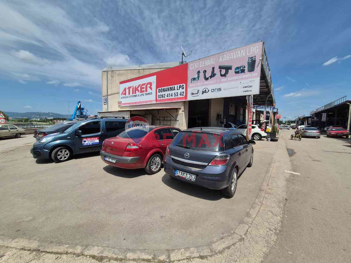 REMAX ÇARŞI'DAN GÖLCÜK SANAYİİ SİTESİNDE 180 M2 SATILIK DÜKKAN