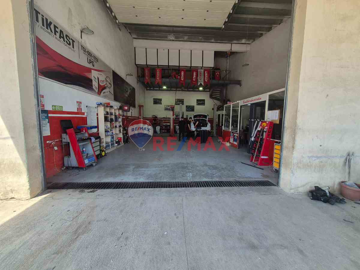 REMAX ÇARŞI'DAN GÖLCÜK SANAYİİ SİTESİNDE 180 M2 SATILIK DÜKKAN