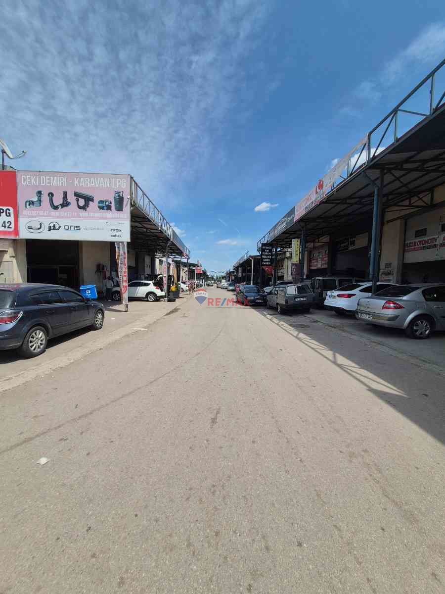 REMAX ÇARŞI'DAN GÖLCÜK SANAYİİ SİTESİNDE 180 M2 SATILIK DÜKKAN