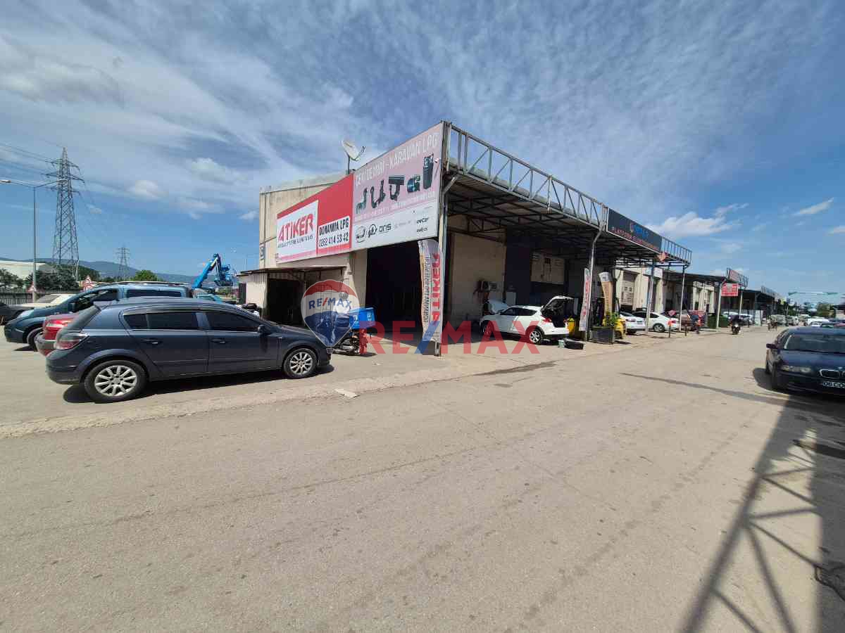 REMAX ÇARŞI'DAN GÖLCÜK SANAYİİ SİTESİNDE 180 M2 SATILIK DÜKKAN