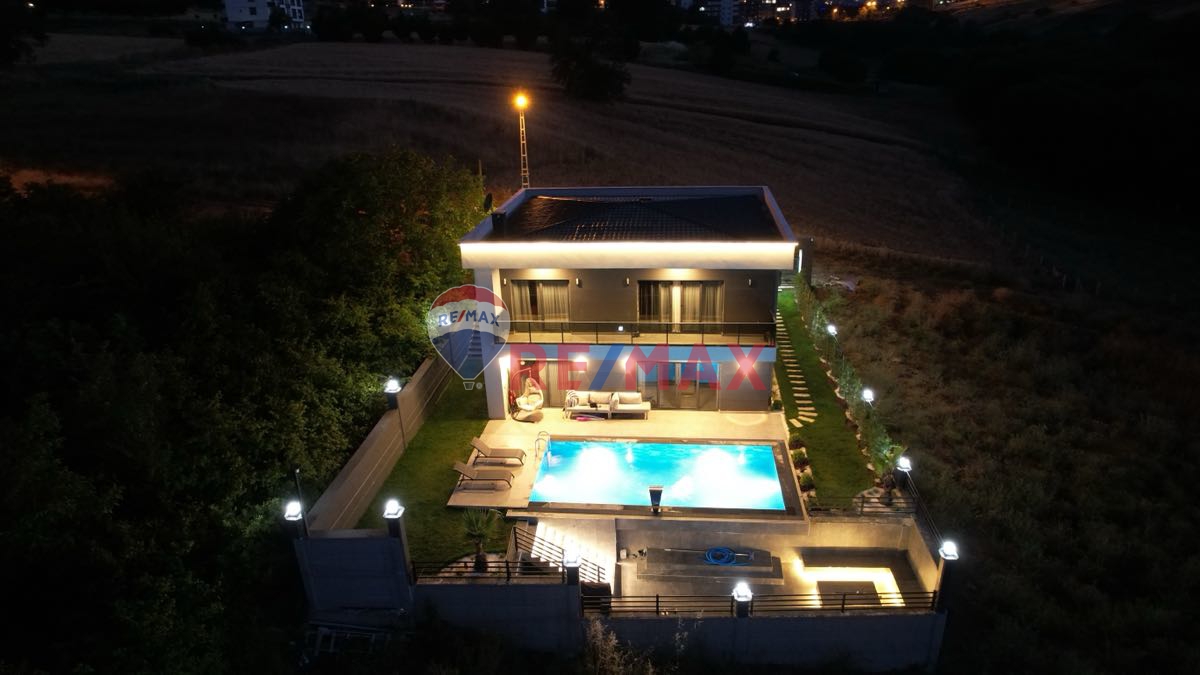 BÜYÜKOYUMCA’DA-HAVUZLU-DENİZ MANZARALI-SATILIK LÜX VİLLA