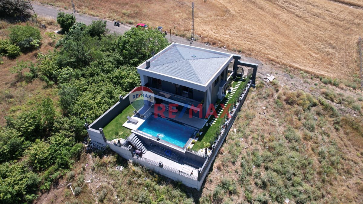 BÜYÜKOYUMCA’DA-HAVUZLU-DENİZ MANZARALI-SATILIK LÜX VİLLA