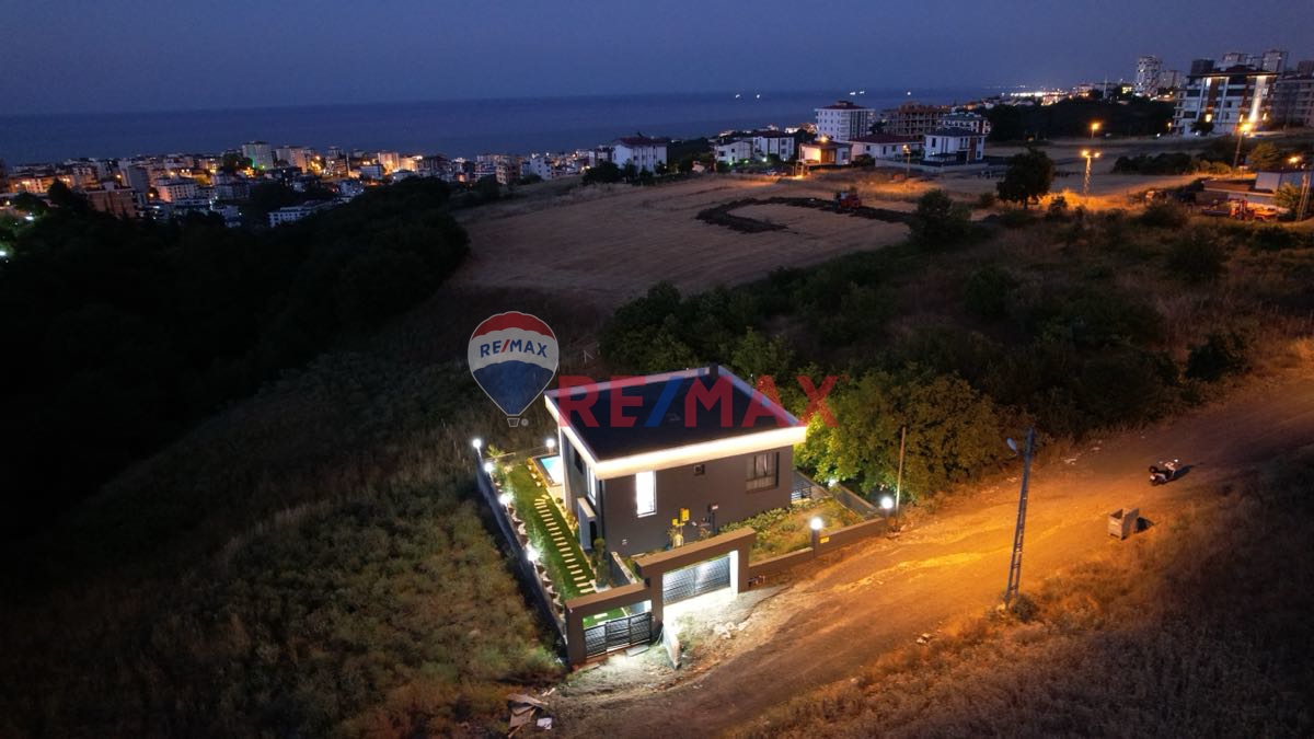 BÜYÜKOYUMCA’DA-HAVUZLU-DENİZ MANZARALI-SATILIK LÜX VİLLA