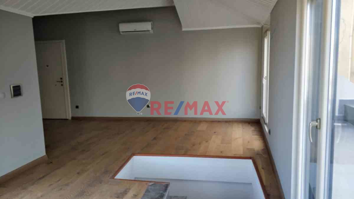 GALATAPORT'A YAKIN BOĞAZ MANZARALI SATILIK DUBLEX DAIRE 