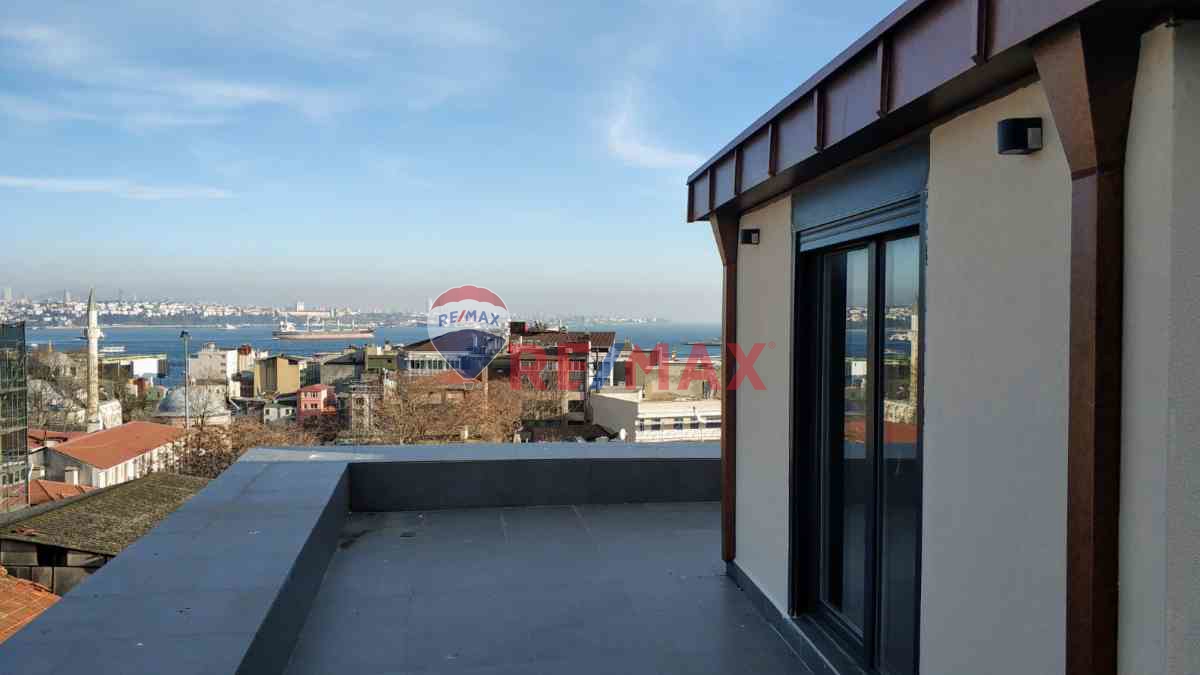 GALATAPORT'A YAKIN BOĞAZ MANZARALI SATILIK DUBLEX DAIRE 