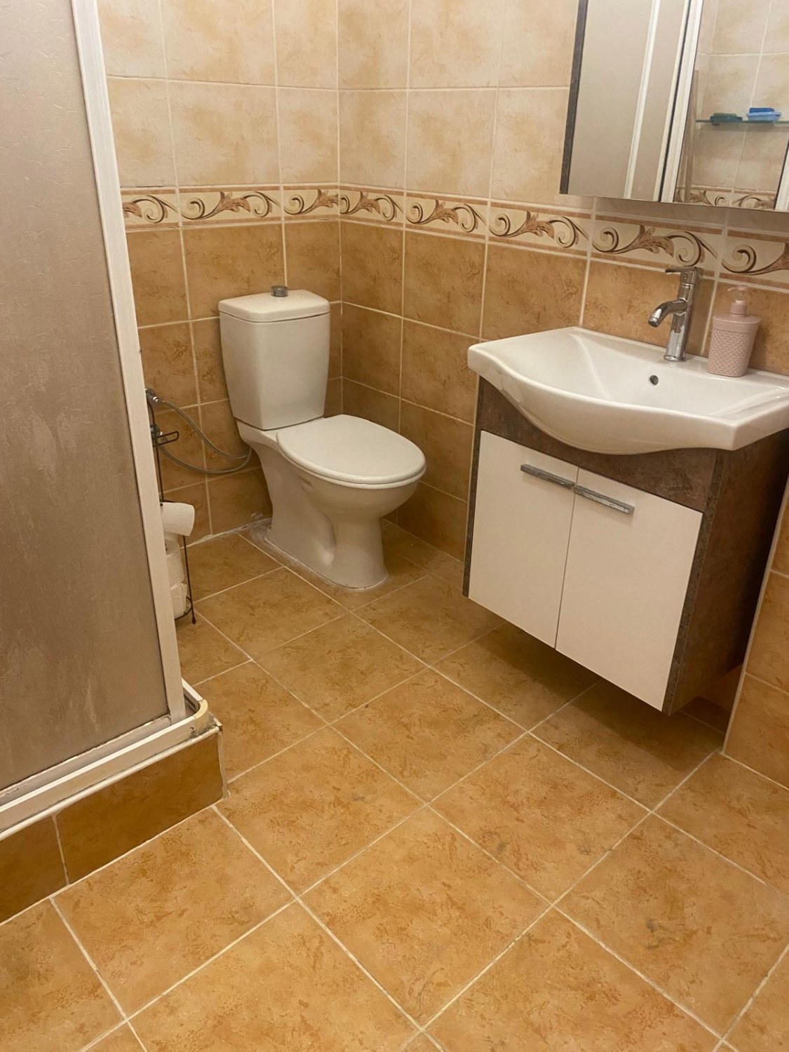 İÇERENKÖY MAH DA 3+1 GENİŞ M2 BALKONLU SATILIK DAİRE 