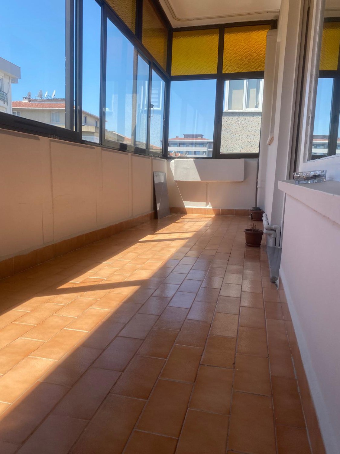 İÇERENKÖY MAH DA 3+1 GENİŞ M2 BALKONLU SATILIK DAİRE 