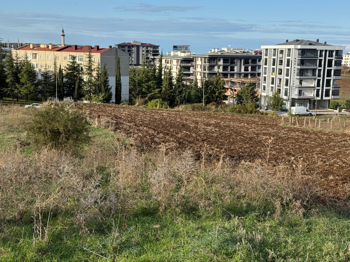ASUMAN MÜTEVELLİOĞLU’NDAN ÜNİVERSİTEYE YAKIN KAT KARŞILIĞI ARSA