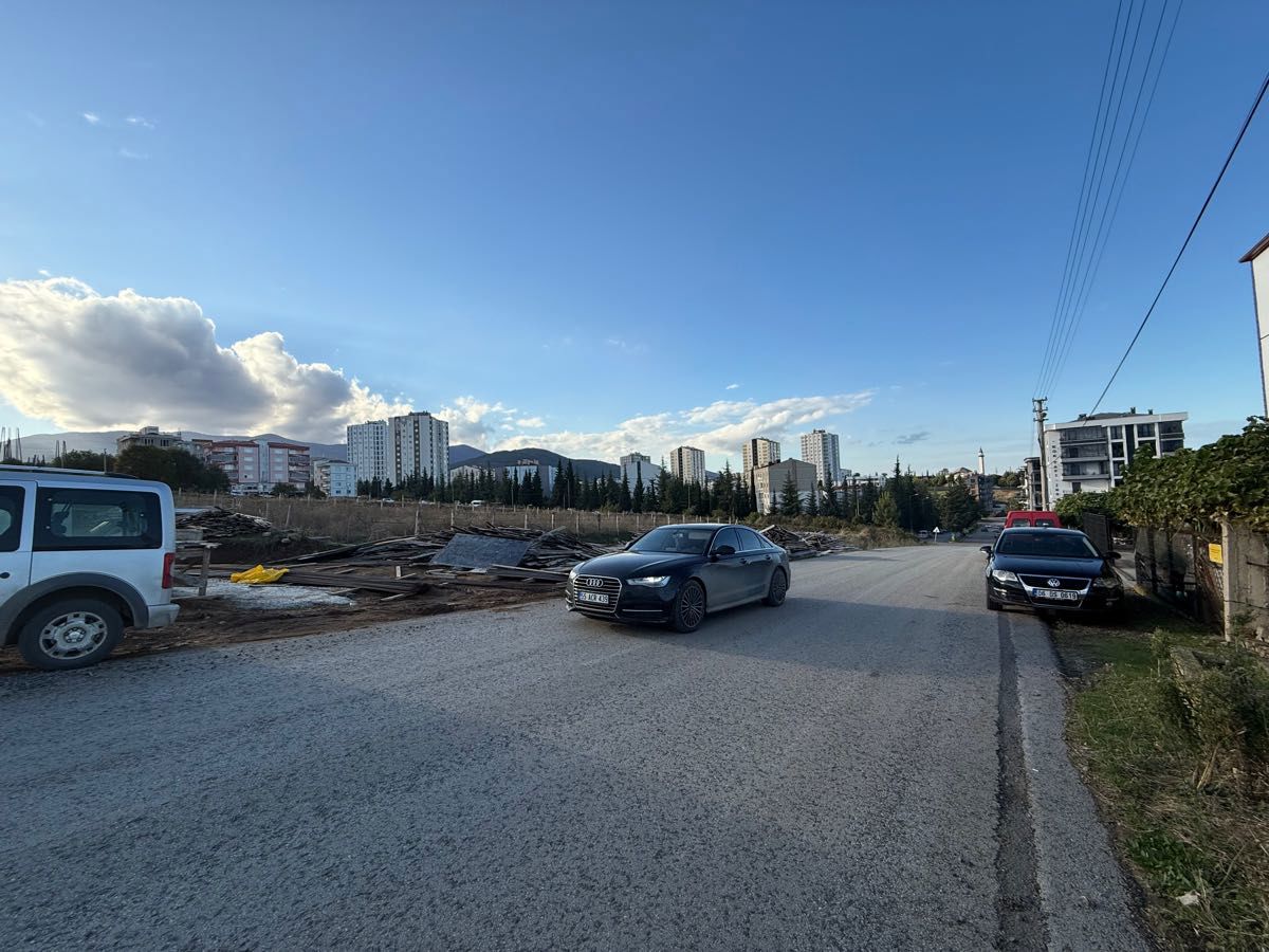 ASUMAN MÜTEVELLİOĞLU’NDAN ÜNİVERSİTEYE YAKIN KAT KARŞILIĞI ARSA