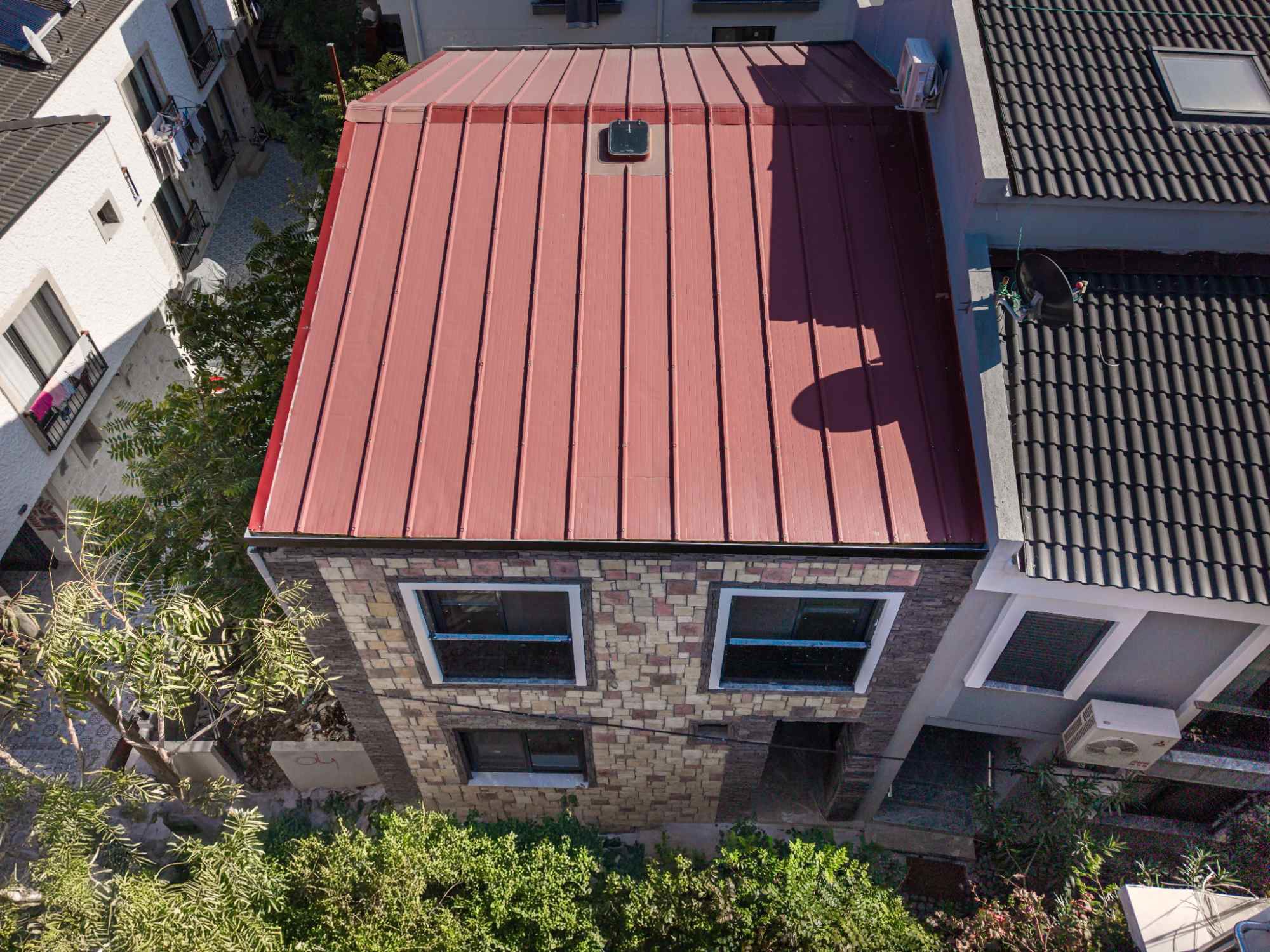 ÇEŞME MARİNAYA 500 M, 3 KATLI YENİ KOMPLE BİNA!